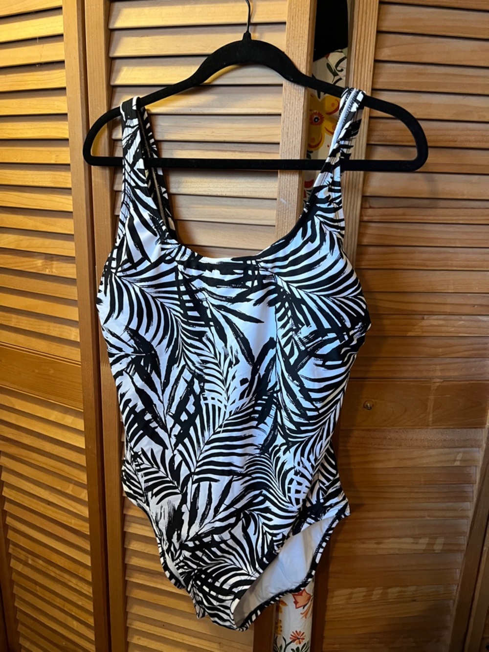 Classic Black & White Leaf Print women’s ' One-Piece Swimsuit